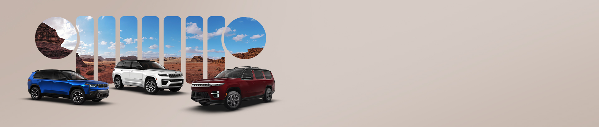 Tres SUV de la marca Jeep 2026​​​​​​​: un Cherokee Overland azul, un Grand Cherokee Summit blanco y un Grand Wagoneer Upland rojo. Al fondo se ve la parrilla y el contorno de los faros de un Wrangler sobre un paisaje desértico.​​​​​​​