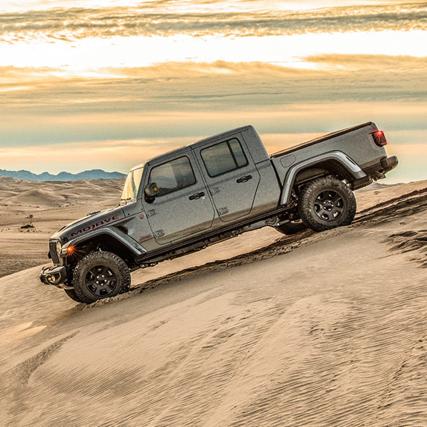 Jeep Gladiator Mojave Primera Camioneta De Tamano Mediano Calificada Para Andar Por El Desierto Jeep Gladiator Mojave Primera Camioneta De Tamano Mediano Calificada Para Andar Por El Desierto